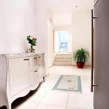 Luxury Villa With A Swimming Pool Vis - 8922 Vila