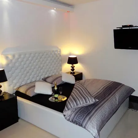 Luxury Villa With A Swimming Pool Vis - 8922 Vila *