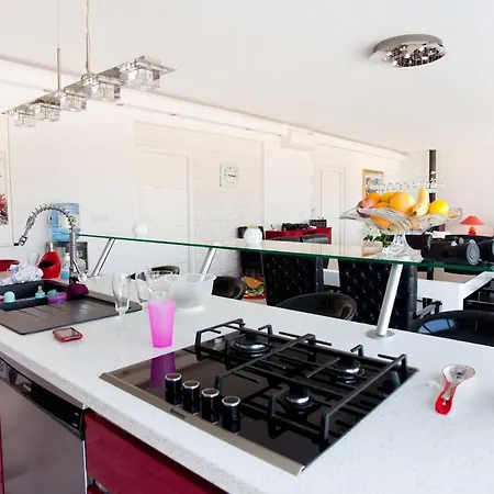 Luxury Villa With A Swimming Pool Vis - 8922 *