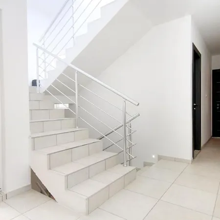 Luxury Villa With A Swimming Pool Vis - 8922 Vila Vis