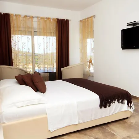 Luxury Villa With A Swimming Pool Vis - 8922 Vis