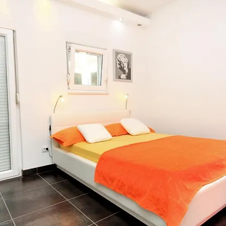 Luxury Villa With A Swimming Pool Vis - 8922 Vis