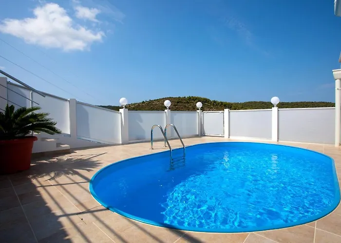 Luxury With A Swimming Pool - 8922 Vis