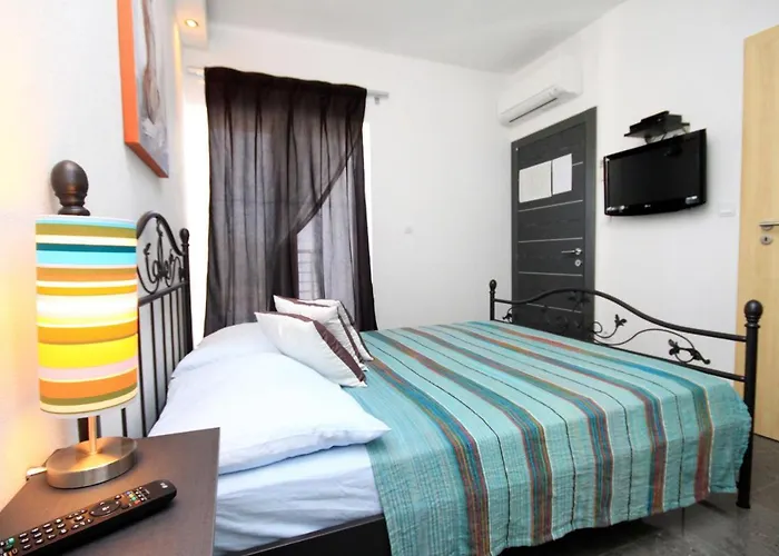 Luxury With A Swimming Pool - 8922 * Vis