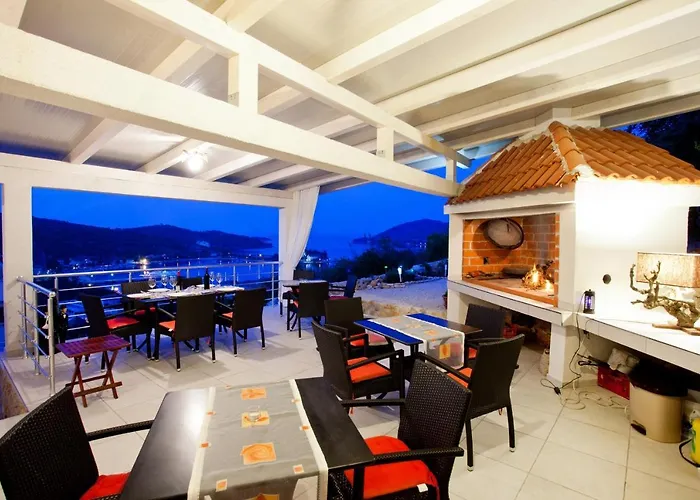 Villa Luxury With A Swimming Pool - 8922 Vis