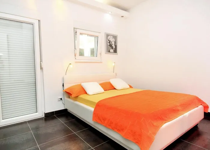 Luxury With A Swimming Pool - 8922 Vis