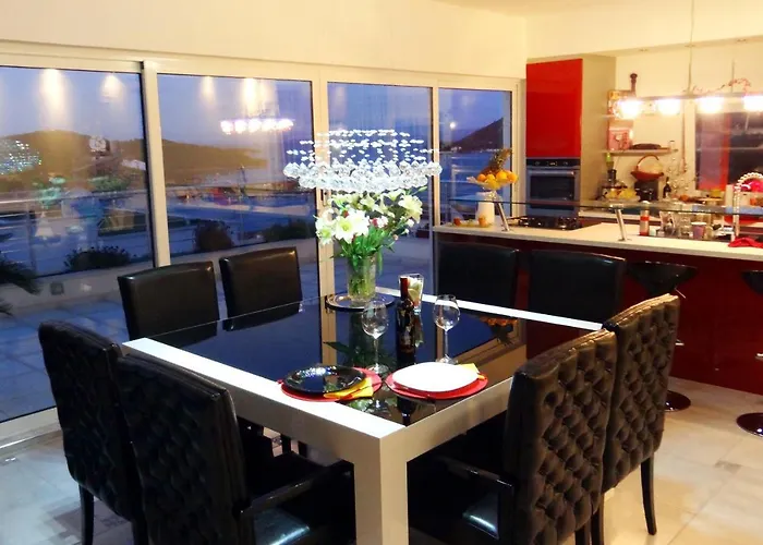 Villa Luxury With A Swimming Pool - 8922 *