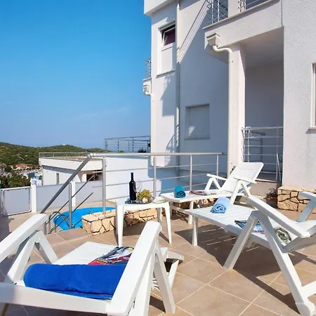 Luxury Villa With A Swimming Pool Vis - 8922