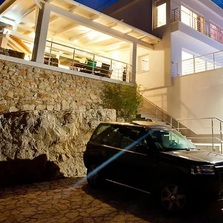 Villa Luxury Villa With A Swimming Pool Vis - 8922 Vis