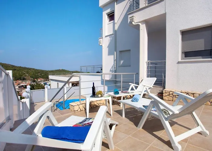 Luxury Villa With A Swimming Pool Vis - 8922