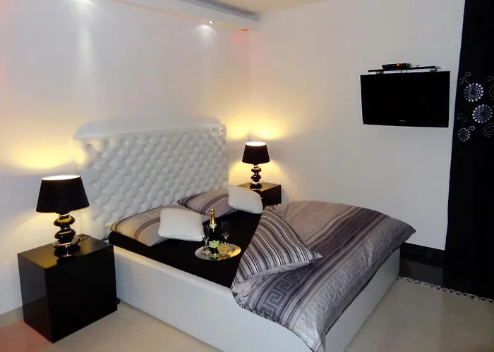 Luxury Villa With A Swimming Pool Vis - 8922 Villa *