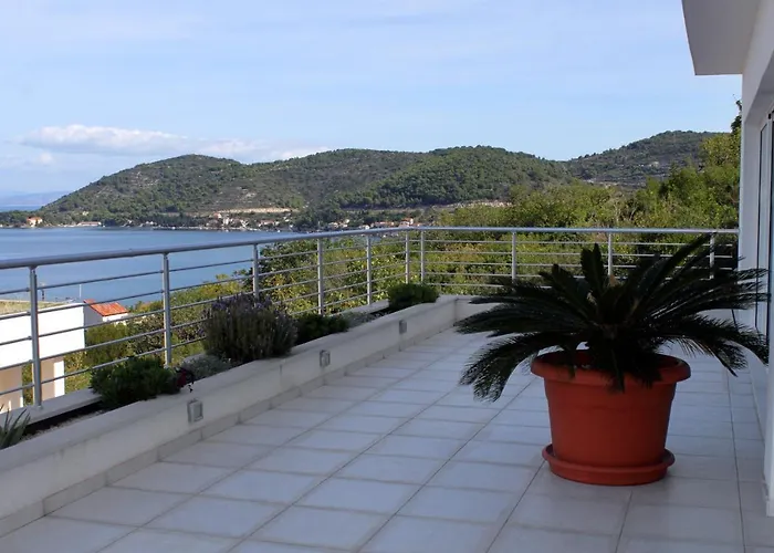 Luxury Villa With A Swimming Pool Vis - 8922 Vis