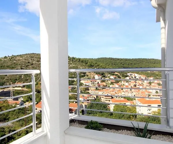 Villa Luxury Villa With A Swimming Pool Vis - 8922