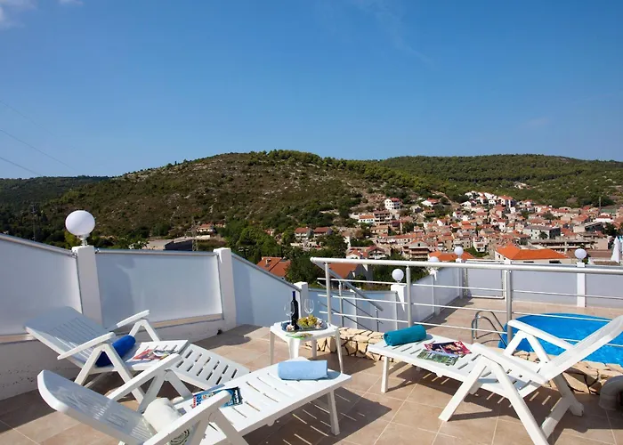 Villa Luxury Villa With A Swimming Pool Vis - 8922 *